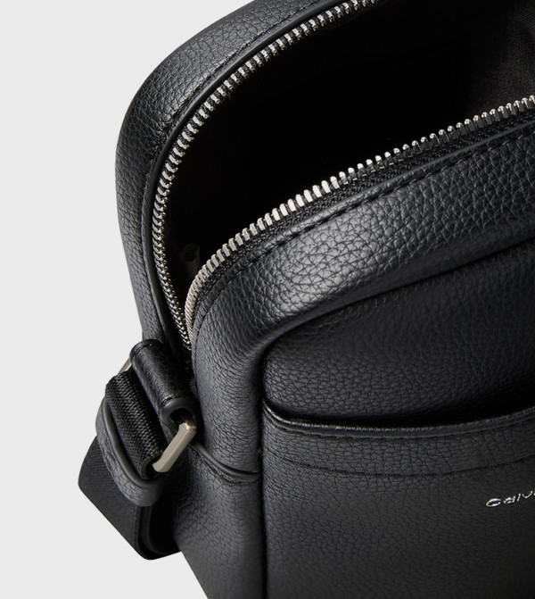 كالفين كلاين كالفين كلاين - أسود Cross Body & Sling Bags