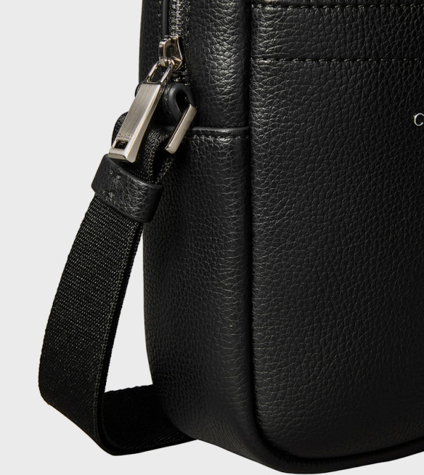 كالفين كلاين كالفين كلاين - أسود Cross Body & Sling Bags