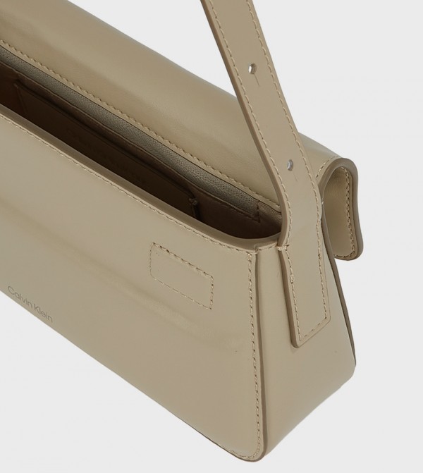 Calvin Klein Calvin Klein - Brown Shoulder bags