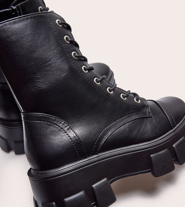 PrettyLittleThing PrettyLittleThing - Black Ankle length Boots