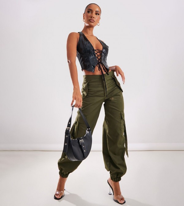 بريتي ليتل ثينغ  - أسود Cropped Tops