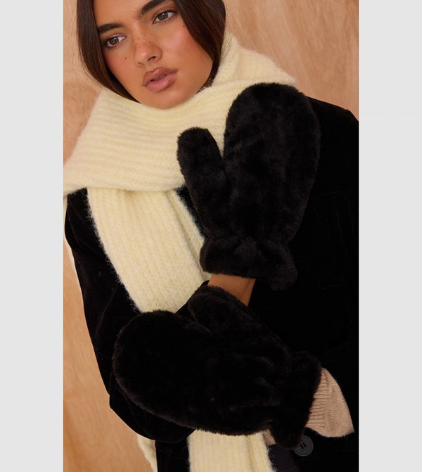 PrettyLittleThing - Black Mittens