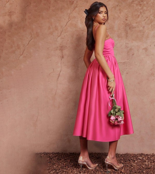 بريتي ليتل ثينغ  فساتين ميدي  - وردي Midi Dresses