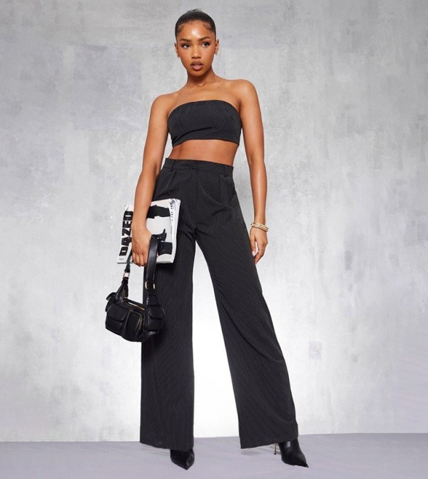 بريتي ليتل ثينغ  توبات قصيرة - أسود Cropped Tops