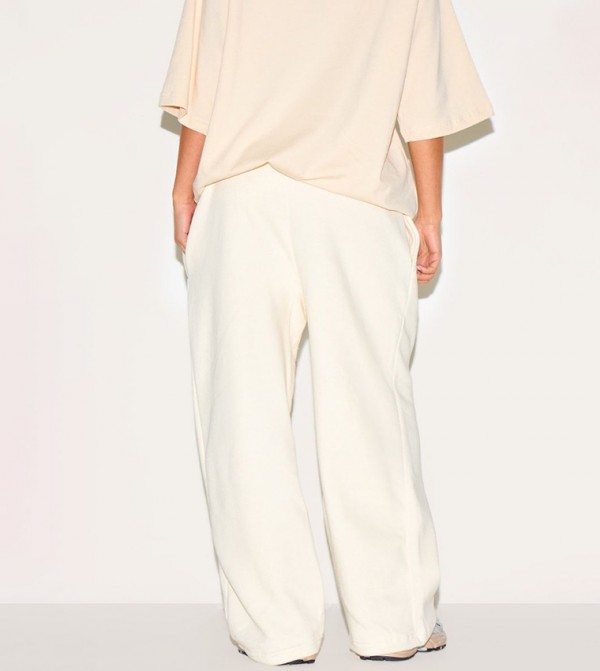 PrettyLittleThing PrettyLittleThing - Beige Sweatpants