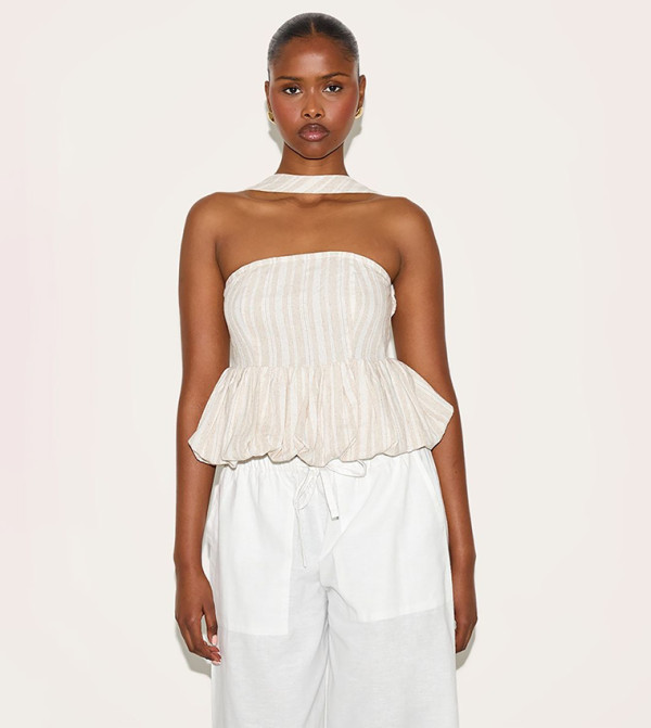 PrettyLittleThing PrettyLittleThing - Beige Cropped Tops