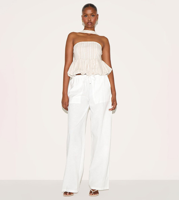 PrettyLittleThing PrettyLittleThing - Beige Cropped Tops