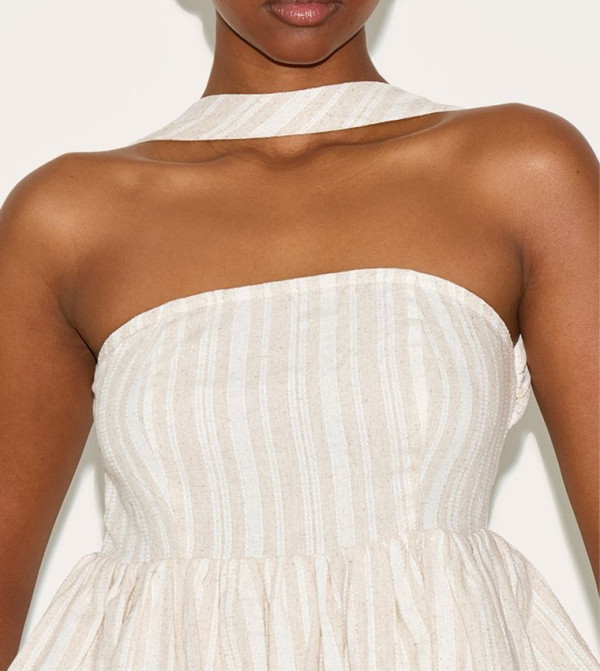 PrettyLittleThing PrettyLittleThing - Beige Cropped Tops