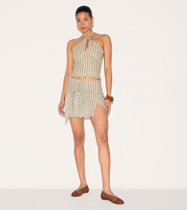 PrettyLittleThing  Cropped Tops - Beige Cropped Tops