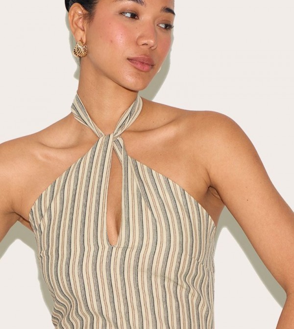 PrettyLittleThing  Cropped Tops - Beige Cropped Tops