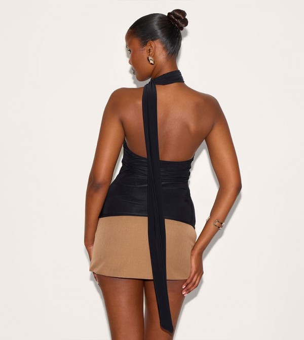 PrettyLittleThing  Cropped Tops - Black Cropped Tops