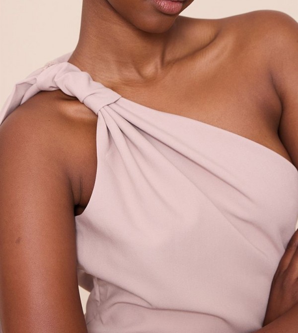 PrettyLittleThing PrettyLittleThing - Beige Mini Dresses