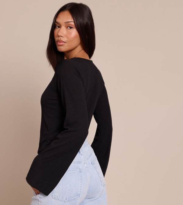 PrettyLittleThing PrettyLittleThing - Black Casual Tops