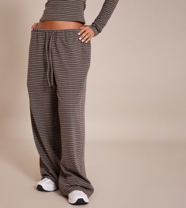 PrettyLittleThing PrettyLittleThing - Dark Green Sweatpants