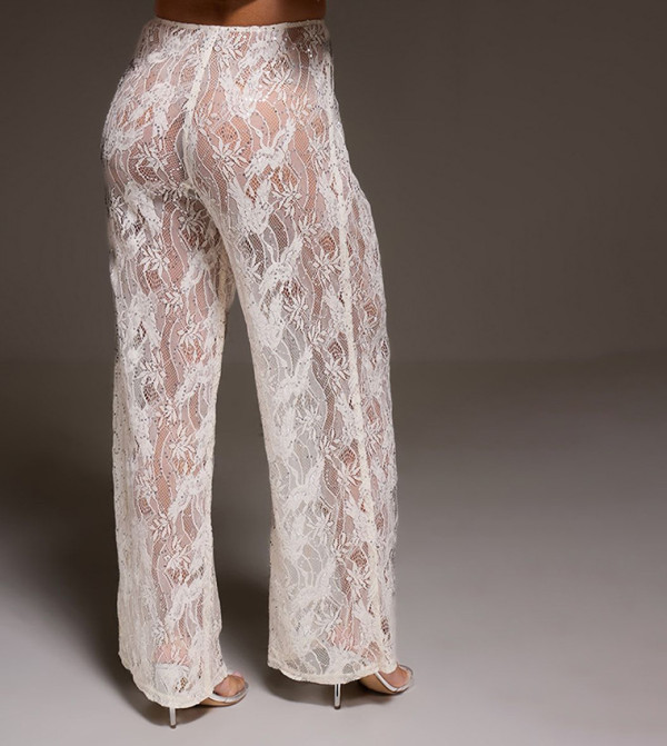 PrettyLittleThing PrettyLittleThing - Cream Casual Pants