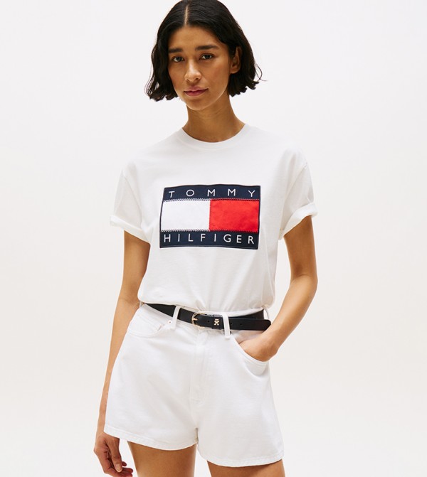 تومي هيلفيغر  تيشرتات وبلايز - أبيض Round Neck T-Shirts