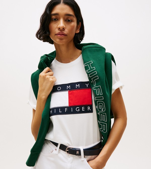 تومي هيلفيغر  تيشرتات وبلايز - أبيض Round Neck T-Shirts