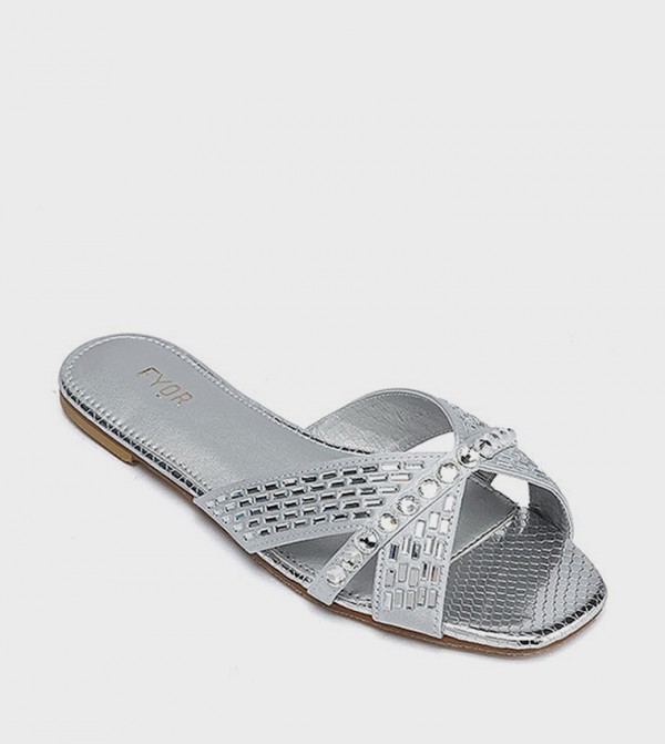 فيور  - فضي Flat Sandals