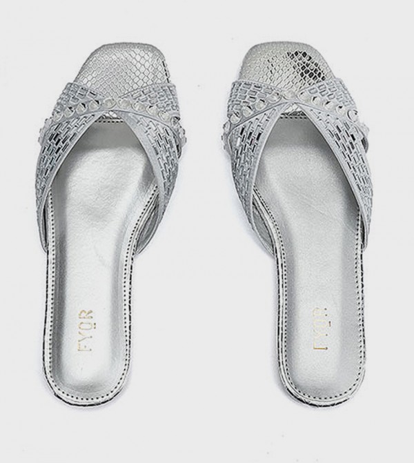 فيور  - فضي Flat Sandals