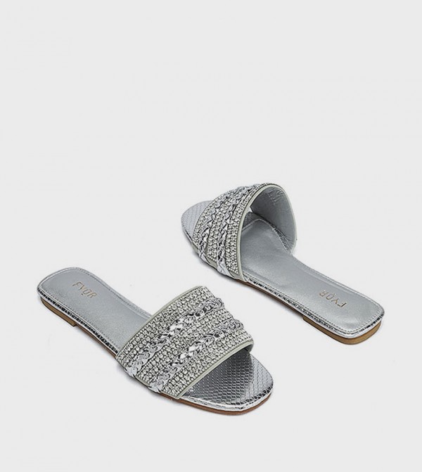 فيور  - فضي Flat Sandals