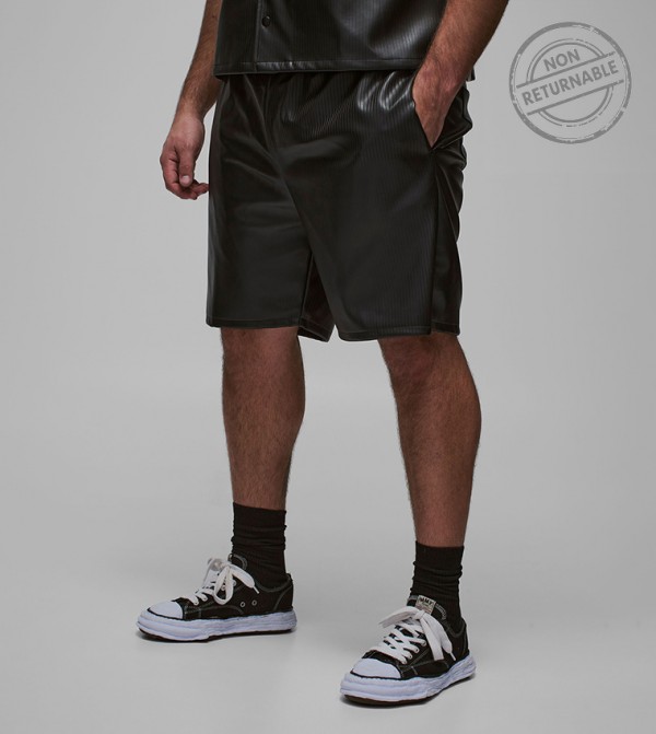 boohooMAN  - Black Casual Shorts