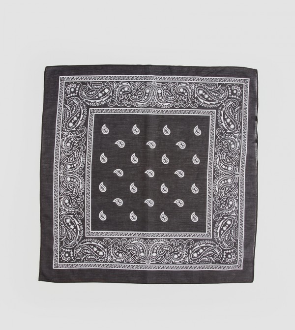 اٍل سي واي كيكي  أوشحة - أسود Knitted Scarves