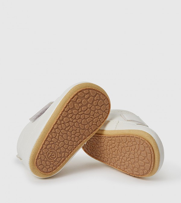 BABIES & MORE  Booties - White Booties