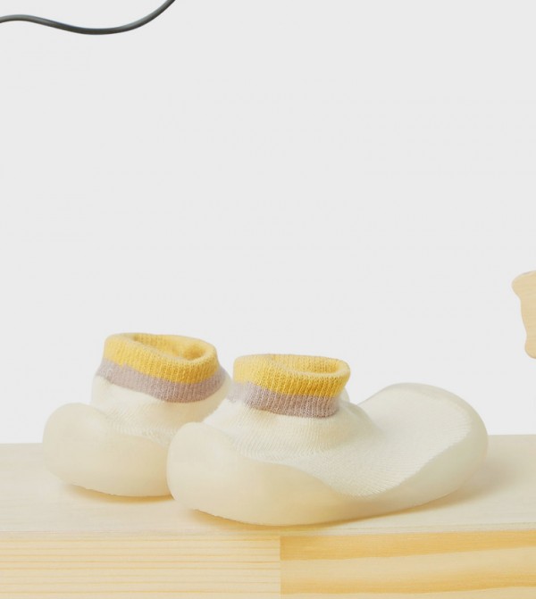 BABIES & MORE  Booties - Cream Booties