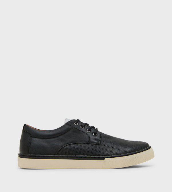 Steve Madden Steve Madden - Black Low Top