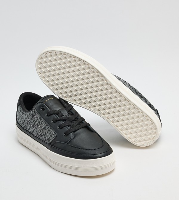Tommy Hilfiger  Sneakers - Black Low Top