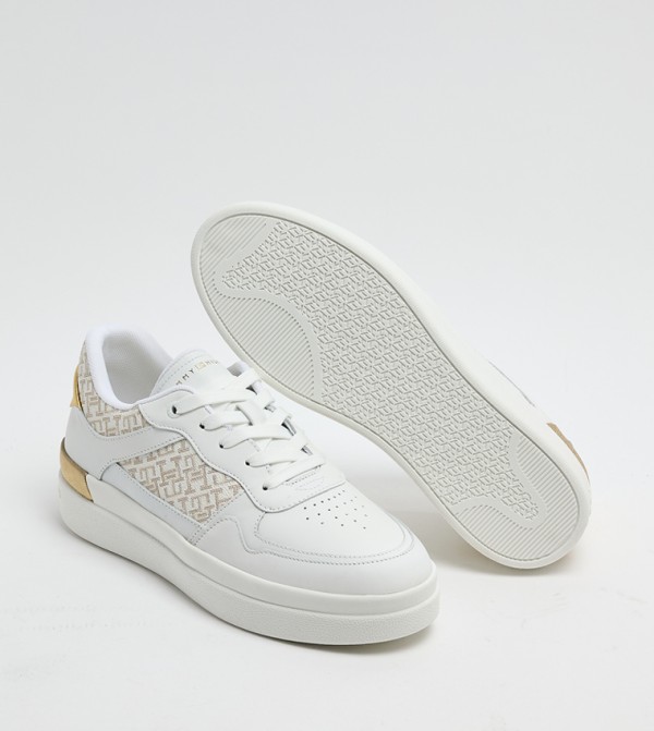 تومي هيلفيغر أحذية سنيكرز - أبيض أحذية برقبة منخفضة