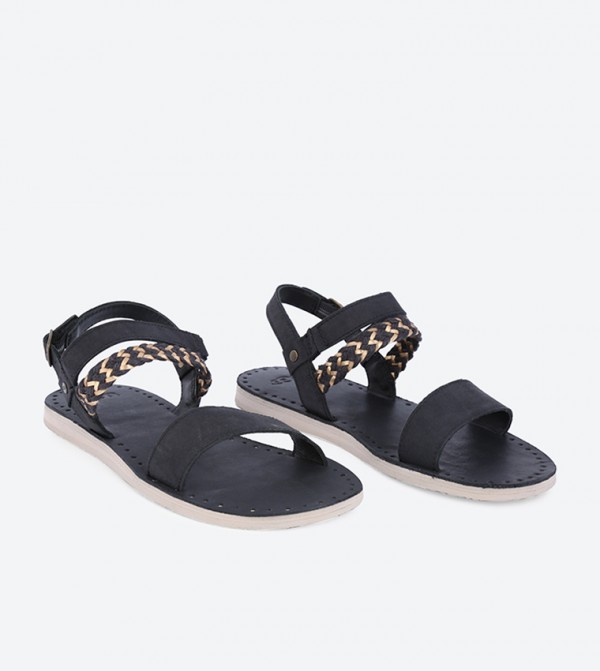 يو جي جي يو جي جي  - أسود صنادل