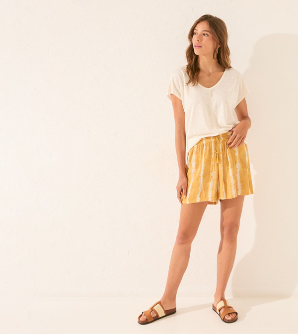 ويمينز سيكريت ويمينز سيكريت - أصفر شورت كاجوال