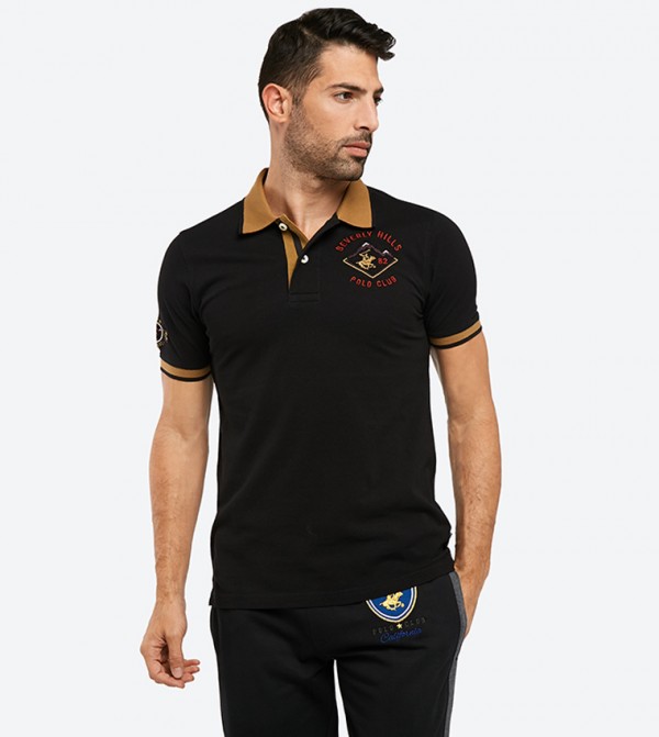 black collared polo shirt