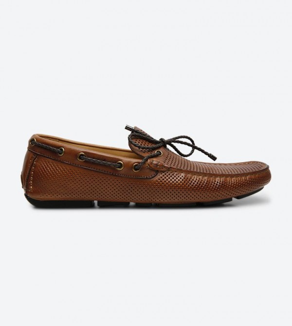 dune boat shoes in tan leather
