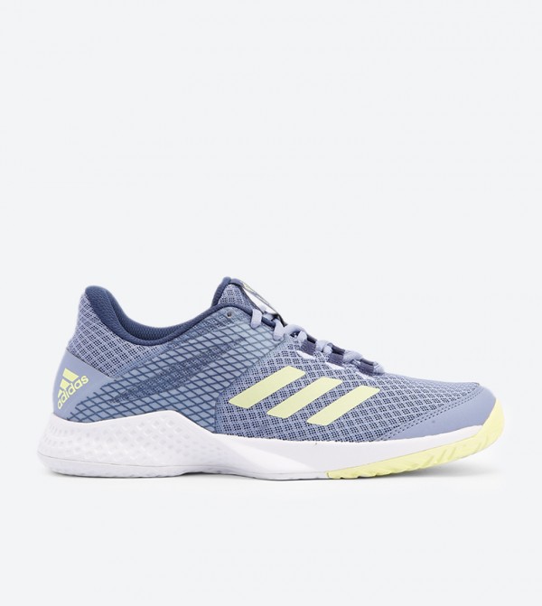 round toe running shoes