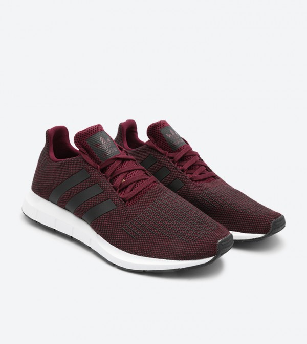 Maroon Run Cq2118 Maroon Cq2118 Swift Swift Run Sneakers Sneakers iwkXuPZTO