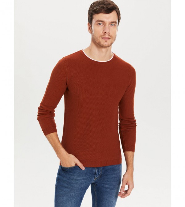 thin crew neck sweater