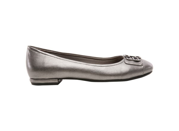 grey ballerinas