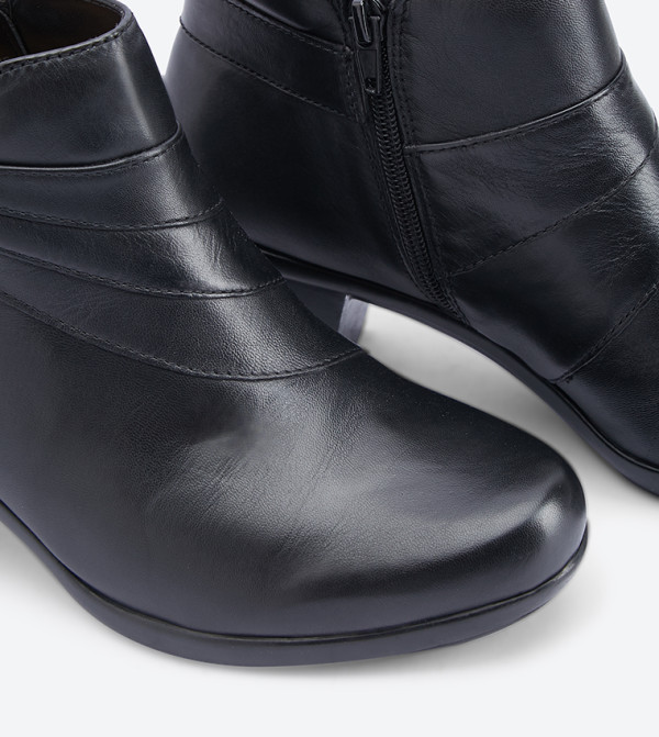 naturalizer emilia boot