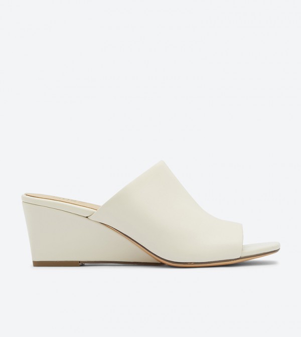 naturalizer zaya wedge