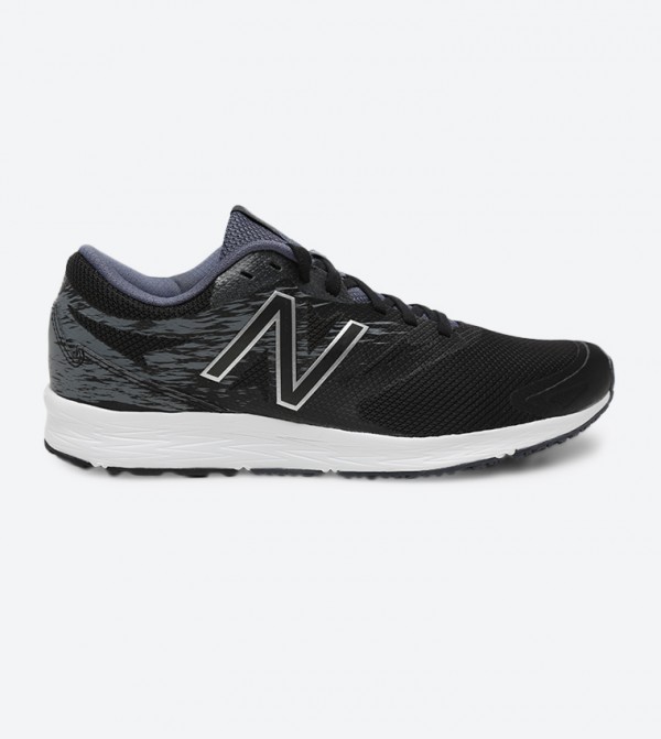 new balance flash trainers