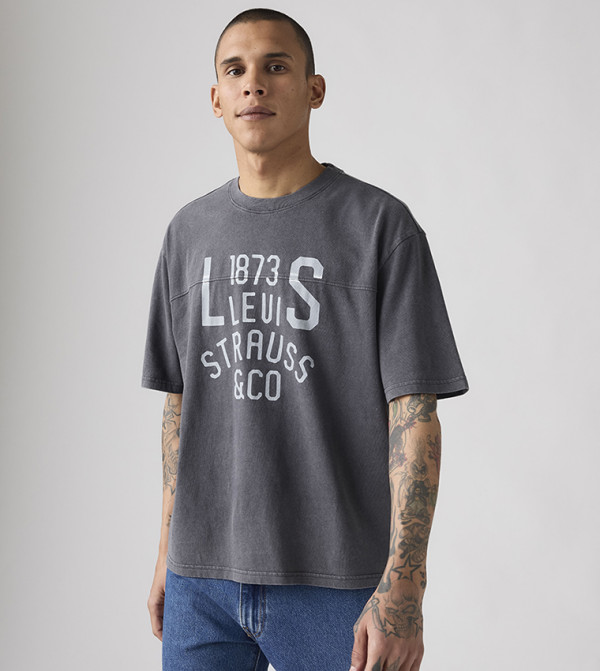 تيشيرت بطبعة الشعار كم قصير 