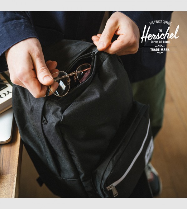 Herschel pop outlet quiz black tan