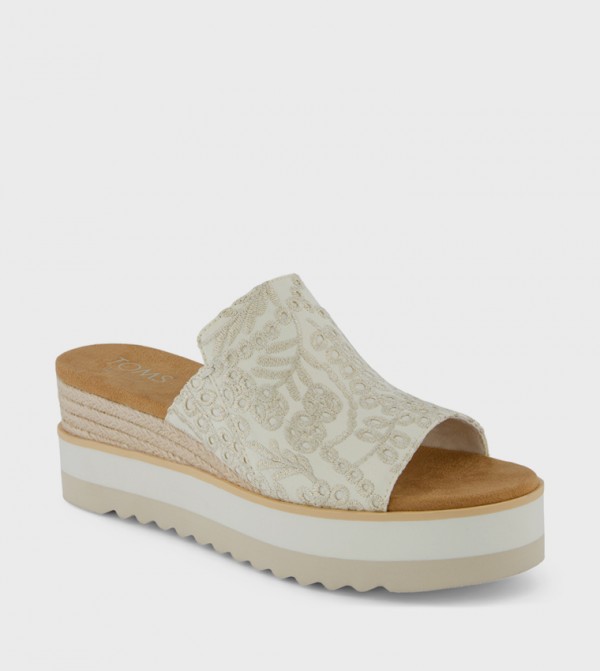 DIANA Embroidered Platform Sandals