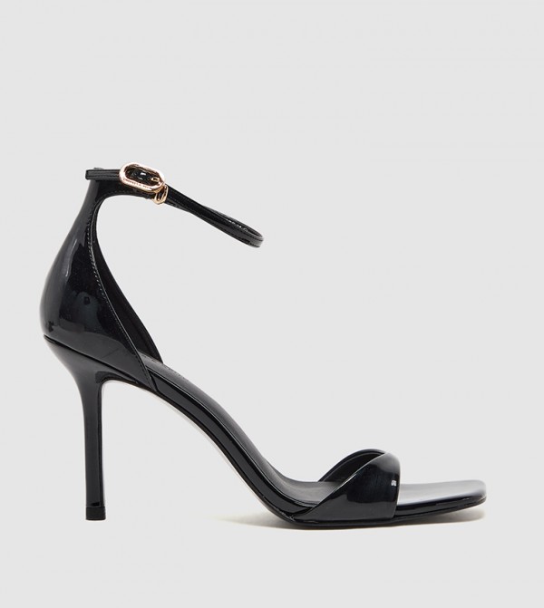 صندل لامع بكعب وحزام كاحل 