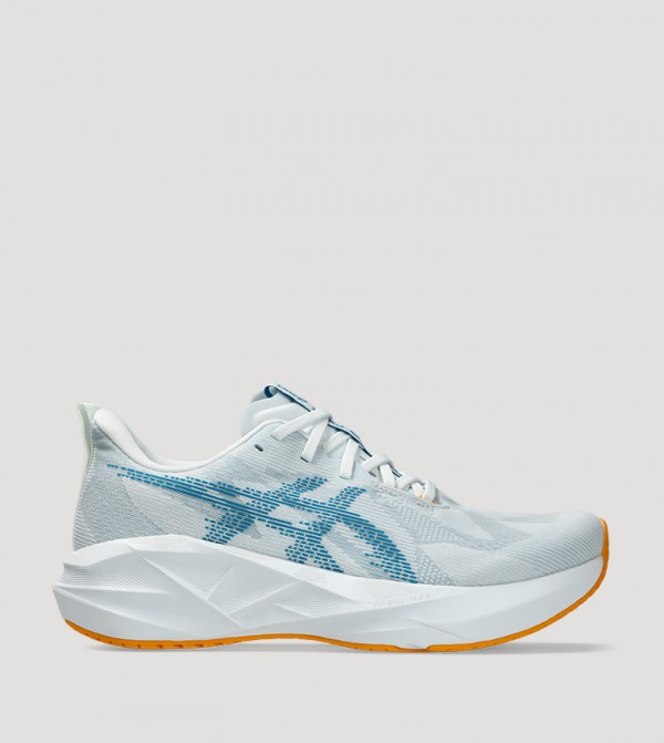 NOVABLAST 5 Textured Running Shoes