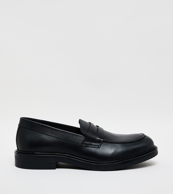 Solid Round Toe Loafers