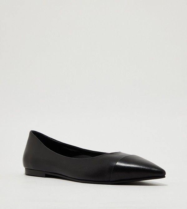 Buy Hush Puppies DERRY Pointed Toe Ballerinas In Black | 6thStreet UAE