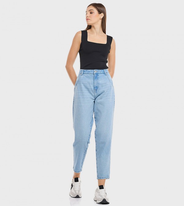 Faded Carrot Fit Jeans with Button Closure